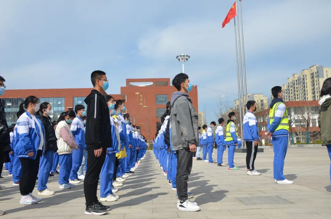 图片[2]-强作风 抗疫情 备高考 共成长——郯城一中举行高三封闭校园特别升旗仪式-郯城一中