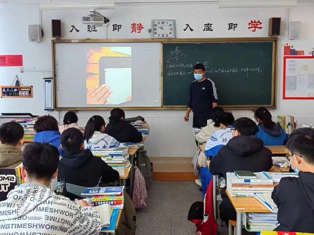 图片[2]-线上线下同教学  同频共进不躺平——郯城一中开启“线上+线下” 同步教学模式-郯城一中