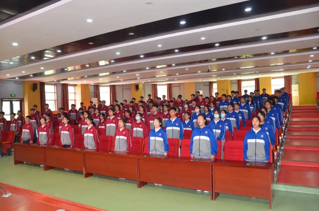 图片[1]-郯城一中举行“学习二十大、永远跟党走、奋进新征程”新团员入团仪式-郯城一中