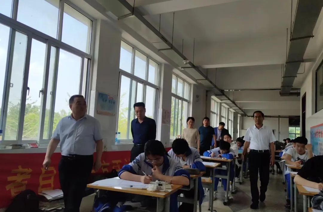 图片[1]-县教体局党组书记、局长秦震到郯城一中调研高考备考工作-郯城一中